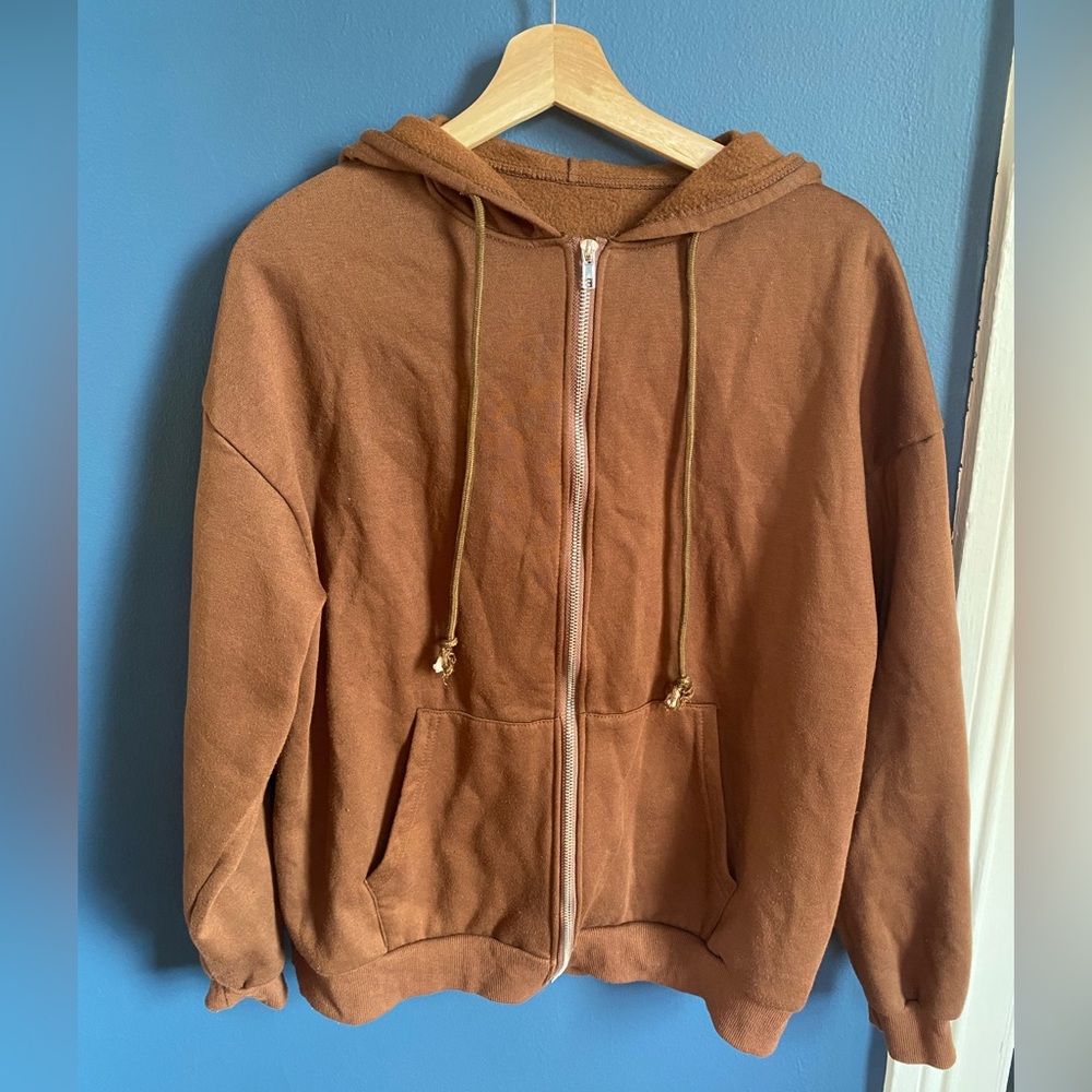 Oversized brown zip-up hoodie